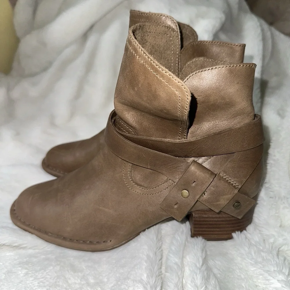 UGG Elysian Leather Ankle Boots 8.5‎ Sahara Zip Cowboy Western Brown Festival